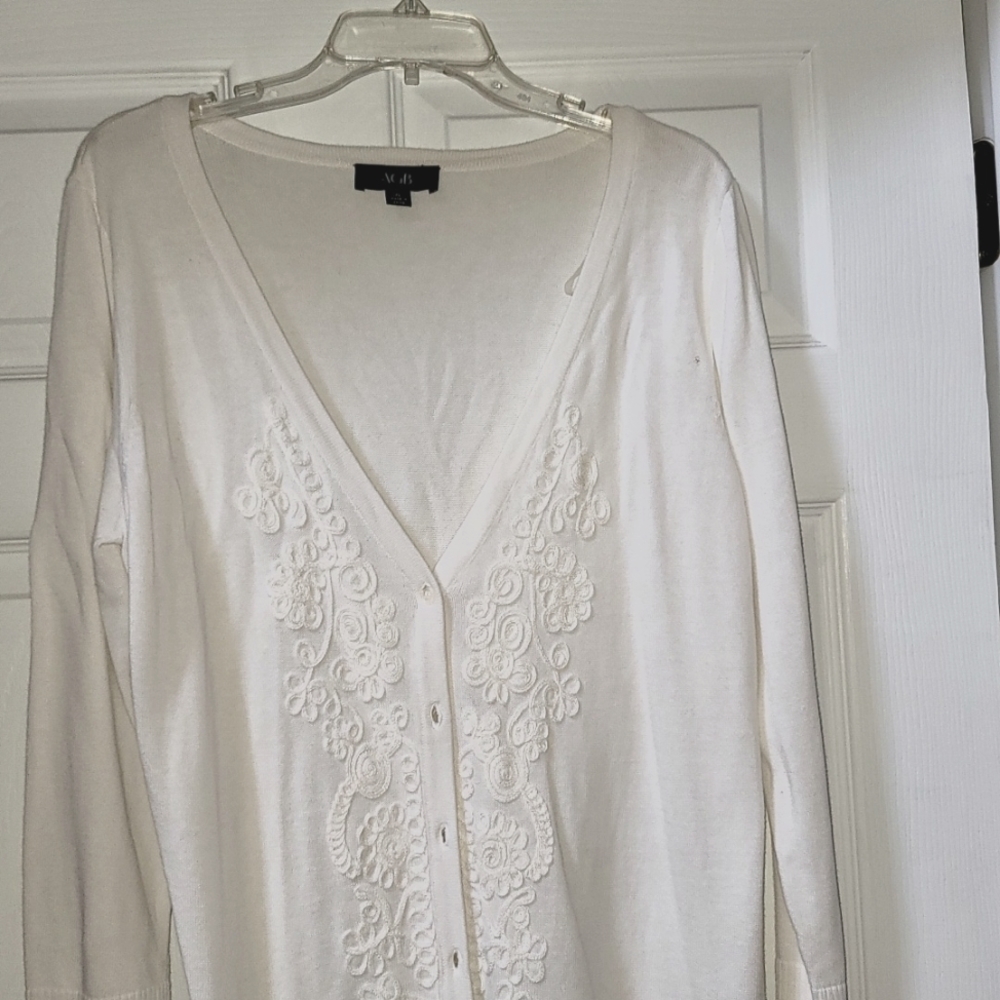AGB CREAM WHITE SWEATER